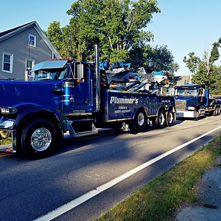 Flatbed Tow Truck in Factoryville, Pennsylvania