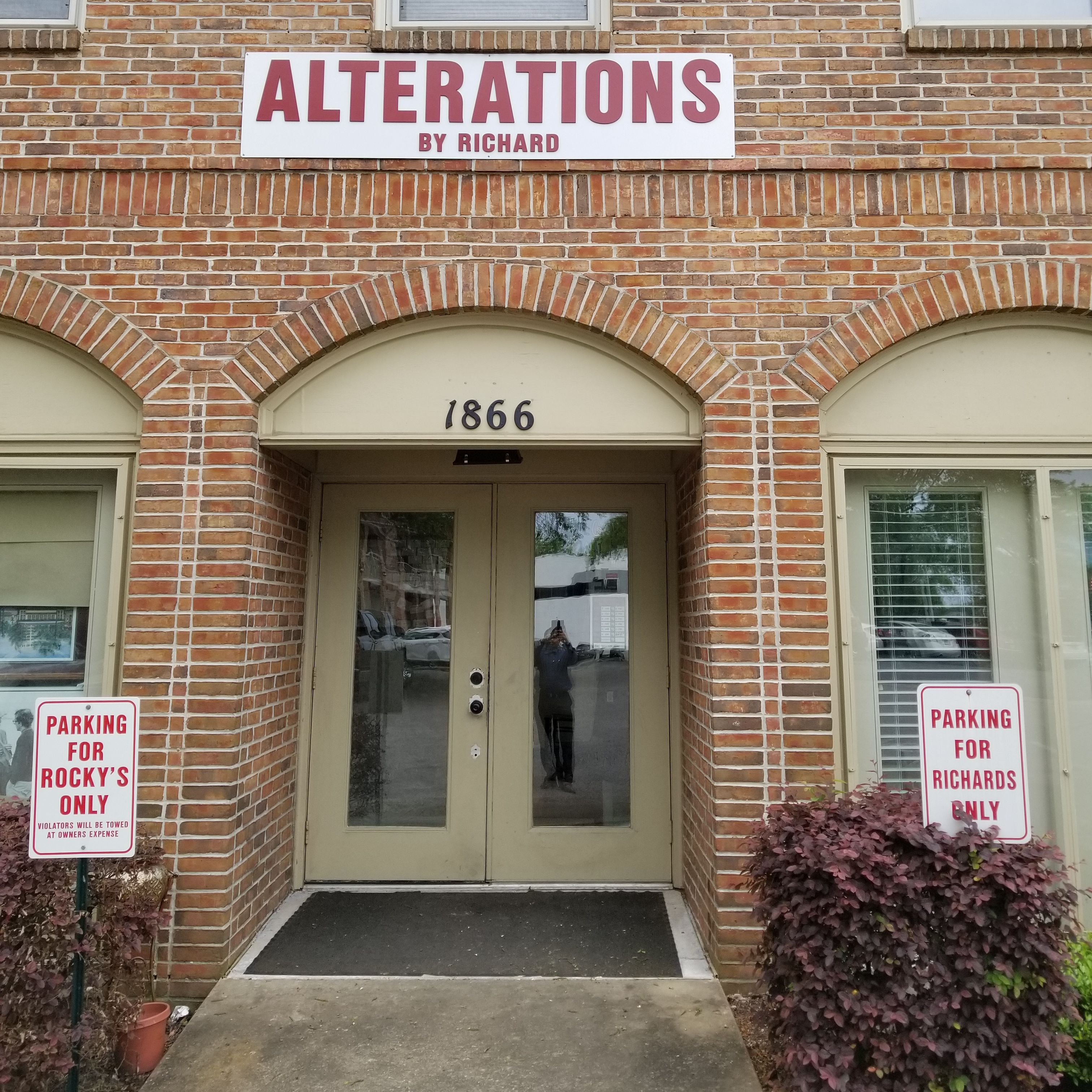 Rocky's Alterations and Men's Wear Photo