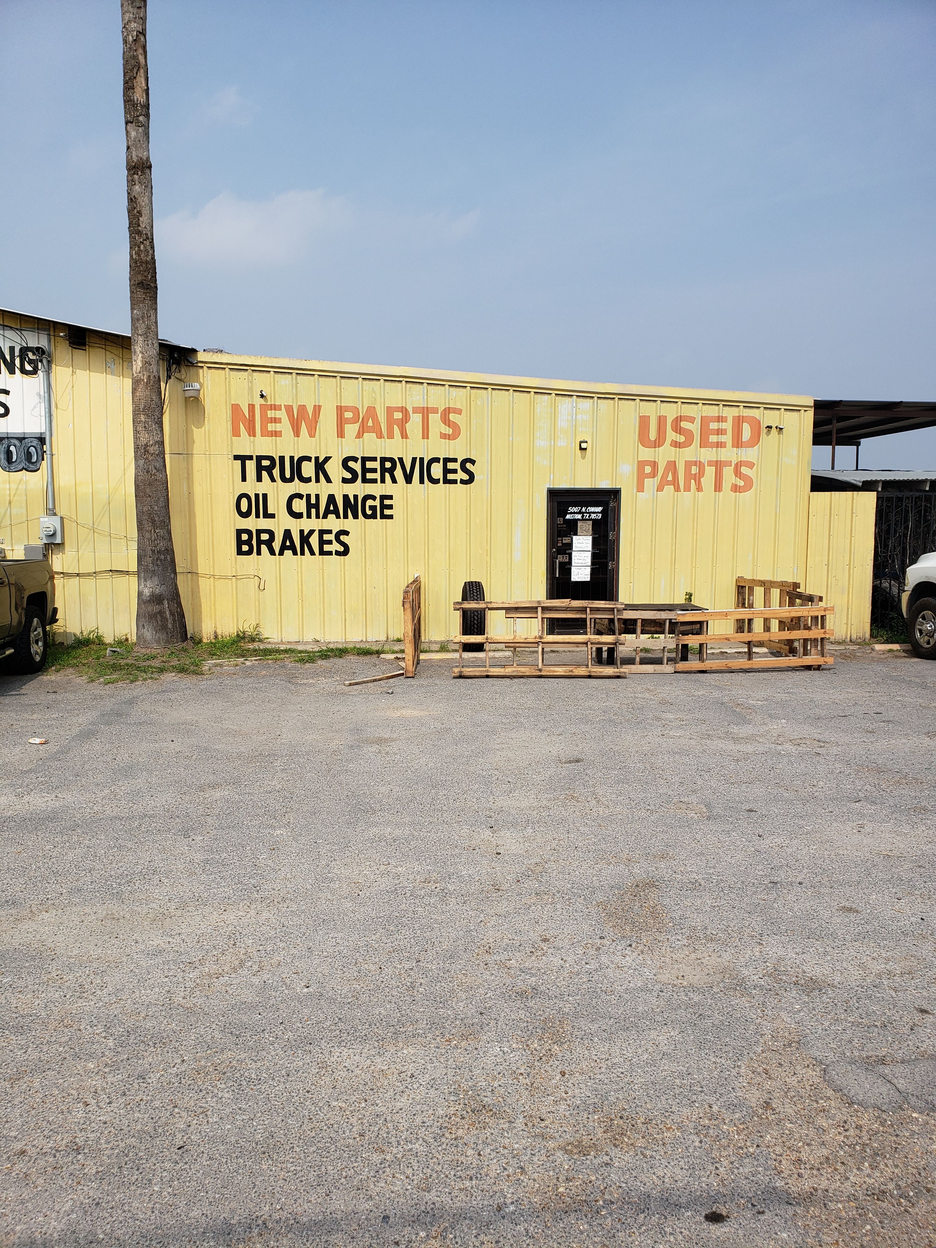 Keep 'Em Trucking Service & Parts Photo