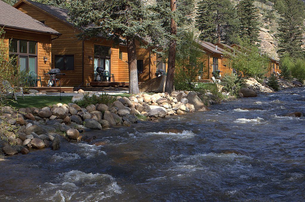 River Stone Resorts and Bear Paw Suites Photo